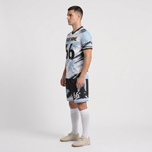 Maillot de football haut de gamme blanc et bleu ciel avec motifs graphiques abstraits noirs, nom et numéro de joueur personnalisables - Product Image 2