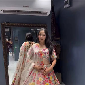 Lehenga brodé floral multicolore pour fêtes et mariages, en faux georgette avec travail de fils et de sequins, Lehenga Choli et Dupatta - Product Image 1