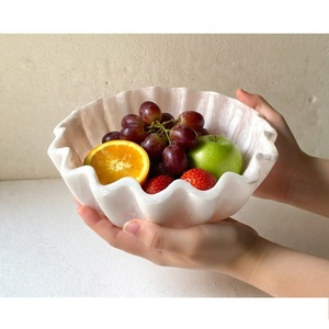 Frutero de Poliresina Sostenible con Diseño de Espirales Blancas, Vajilla para el Hogar y Restaurantes, Tazón Personalizado Hecho a Mano para Ensaladas de Frutas y Verduras - Product Image 1