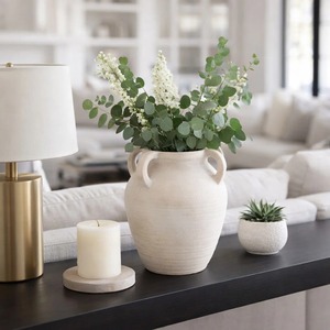 Jarrón de Cerámica Blanco Rústico con Asas en Forma de Lazo y Superficie Texturizada - Product Image 5