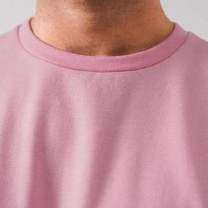 T-shirt rose à manches courtes et col rond pour homme, coupe classique, décontracté, tricoté, 100 % coton, couleur unie, design épuré, respirant - Product Image 4