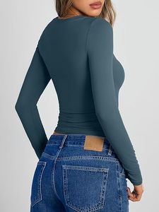 Haut de yoga pour femme en nylon et élasthanne à manches longues, séchage rapide, respirant, personnalisable OEM ODM, vente en gros d'articles de sport pour la gym et le fitness - Product Image 2
