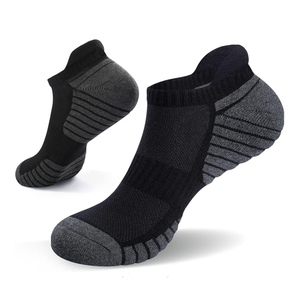 Chaussettes de sport athlétiques personnalisées en mélange de coton pour la performance, idéales pour la personnalisation de logo et la vente en gros - Product Image 1