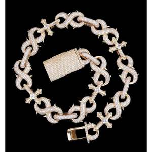 Cadena Cubana de Diamantes en Oro y Plata con Incrustaciones de Diamantes, Calidad de Exportación, Personalizada, para Estilo Urbano, Fiestas y Compromisos, Disponible para la Venta - Product Image 3