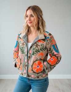 Chaqueta de Mujer con Bordado Suzani Hecho a Mano, Estilo Boho y Étnico, con Detalles de Hilos, Abrigo Étnico Boho para Mujer - Product Image 1