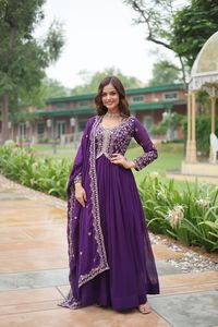 ชุดเดรส Anarkali สไตล์อินเดียและปากีสถานสำหรับผู้หญิง คอลเลคชั่นงานปักเลื่อมหนัก ดีไซน์เนอร์ออกแบบ พร้อมงานปักลาย Zari หลายแบบ - Product Image 3