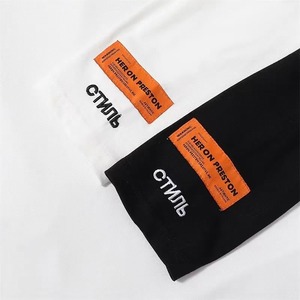 เสื้อยืดแขนยาวสีขาวสำหรับผู้ชาย ทรงโอเวอร์ไซส์ ผ้าถักคอตตอน คอกลม สไตล์สตรีท พิมพ์ลายตัวอักษร แต่งขอบตัดสี - Product Image 4