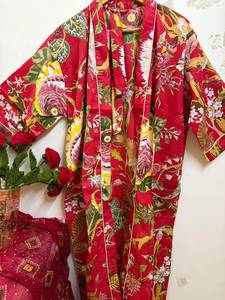 Al por mayor: Bata Kimono de Algodón Floral Rojo para Mujer, Transpirable, Cuello en V, Cierre con Cordón, Largo hasta el Tobillo, Ligera, Hecha a Mano, OEM - Product Image 5