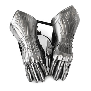 Guantelete de metal remachado, armadura protectora para las manos, adecuado para recreaciones medievales, eventos históricos y uso en cosplay. - Product Image 6