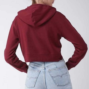 Haut court à capuche personnalisé pour femme, 100 % coton, avec logo frontal, idéal pour le yoga, le sport et l'entraînement, écologique, séchage rapide, service OEM – Collection Hiver 2026 - Product Image 4