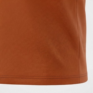 Polo à manches courtes pour homme, couleur rouille, tricot uni, design décontracté, coupe classique, avec col et poignets noirs - Product Image 5