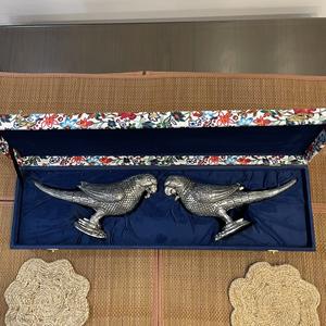 Paire de perroquets décoratifs plaqués argent, grande taille, avec boîte en velours - Product Image 6