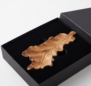 Assiette décorative en bois faite à la main en forme de feuille, grain de bois naturel, design élégant, vaisselle pour la maison, les mariages, les événements et les restaurants - Product Image 6