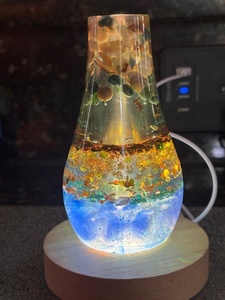 Jarrón de Resina Hecho a Mano: Jarrón Decorativo para Flores y Capullos, Inspirado en la Naturaleza Marina |   Decoración Costera |   Jarrón de Resina Hecho a Mano |   LED opcional - Product Image 2