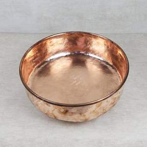 Elegante tazón de cobre para pedicura con diseño martillado para salón de belleza, spa, remojo de pies y experiencia de relajación en casa. - Product Image 3