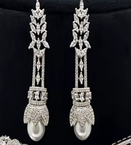 Ensemble collier et boucles d'oreilles en zircon CZ de qualité supérieure, finition blanche, design glamour, pour les occasions spéciales comme les fiançailles et les mariages, pour femmes - Product Image 2