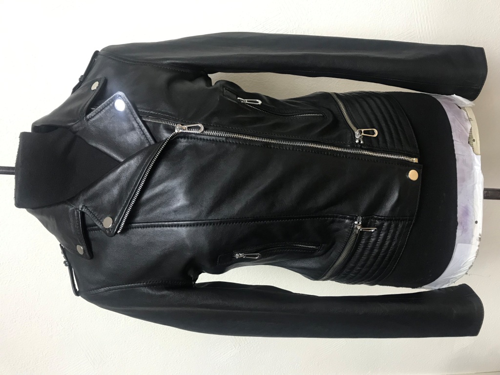 Black W 2 zip @ btm