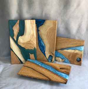 Planche à découper en bois avec poignée en résine, plateau à fromage et à collations en résine époxy, épaisseur 2,0 cm, compatible lave-vaisselle, taille personnalisable - Product Image 3