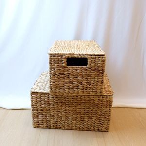 Boîte de rangement robuste en jacinthe d'eau tressée du Vietnam avec cadre métallique, couvercle ajusté et doublure pour placard - Product Image 1