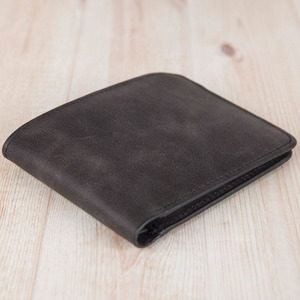 กระเป๋าสตางค์หนังแท้พรีเมียมสำหรับผู้ชาย ป้องกัน RFID แบบพับสองตอน ขายส่ง รับผลิตตามแบบ OEM สกรีนโลโก้ ผลิตด้วยมือ ส่งออกจากปากีสถาน - Product Image 2