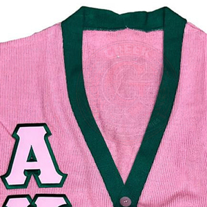 Suéter de punto acrílico para mujer y hombre, estilo universitario, con logo griego de la hermandad Alpha, ribete verde, manga larga, diseño collage, color rosa. - Product Image 2