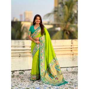 Sari traditionnel en soie douce verte de type Rajhans Paithani, écharpes et châles - Product Image 6