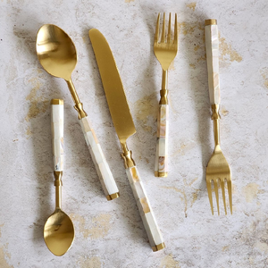 Magnifique ensemble de couverts dorés, avec de belles poignées fines modernes et minimalistes de couleur brun foncé, qualité supérieure, disponible à prix de gros. - Product Image 4