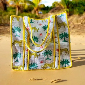 Sac fourre-tout matelassé imprimé léopard avec bordure jaune palmiers, grande capacité, ouvert, pour femme, mode plage été - Product Image 3