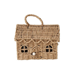 Panier de rangement en rotin tressé en forme de maison avec poignée, design bohème pour l'organisation de la chambre d'enfant - Product Image 1