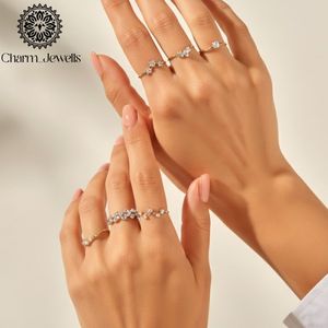 Bague de fiançailles pour femme Charm_Jewells en moissanite plaquée or 18 carats, taille coussin, motif végétal, style classique, sertissage à griffes, IGI - Product Image 5