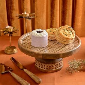 Assiette à gâteau ronde en métal avec base sur pied, couleur unie, finition polie, design moderne et luxueux pour les plats et assiettes de fête - Product Image 6
