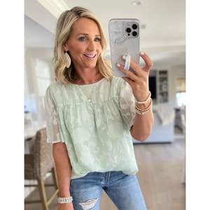 2025 blusas y Camisas de mujer con textura floral, blusas con picardías de manga acampanada, blusas fluidas con diseño único - Product Image 1