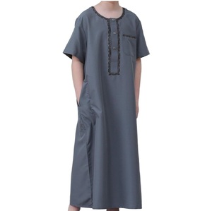 Qamis bleu clair à manches longues et col montant pour garçons, Jubbah islamique, Robe musulmane modeste longue jusqu'au sol pour enfants - Product Image 4