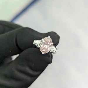 Anillo de Tres Piedras con Corte Ovalado de 3.01 CT en Oro Blanco de 14K, Color Rosa Fantasía, Cultivado en Laboratorio, para Mujer, Regalo de Compromiso para Ella - Product Image 1