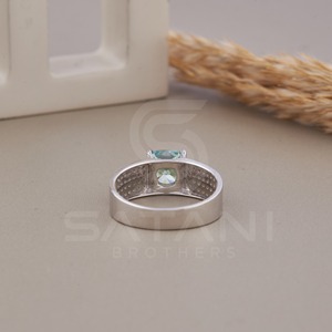 Anillo de Moissanita Azul Verdoso con Corte Cojín en Plata de Ley 925 – Anillo de Compromiso con Halo y Banda Pavé, Anillo de Promesa de Moissanita Verde Azulado - Product Image 4