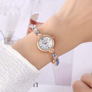 Reloj de Lujo para Mujer 8701, con Cristales y Decoración de Corazón, Reloj de Cuarzo - Product Image 2