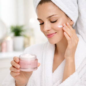 Crema Reparadora de Camelia para el Cuidado de la Piel OEM con Beneficios Blanqueadores y Antienvejecimiento para Todo Tipo de Piel - Product Image 6