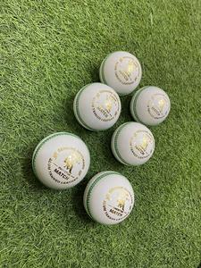 เครื่องเย็บลูกคริกเก็ตสีขาว หนังโครเมียม - Product Image 3