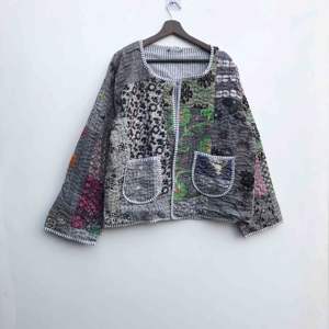 เสื้อแจ็คเก็ตปักลายดอกไม้แฮนด์เมดสไตล์ญี่ปุ่นสำหรับผู้หญิง เสื้อโค้ทฤดูหนาวผ้าฝ้าย เสื้อแจ็คเก็ตคันธา เสื้อแจ็คเก็ตคันธาแบบสั้น - Product Image 5