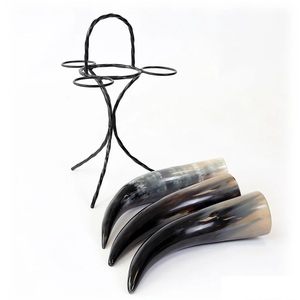 Corne à boire viking avec support en fer, accessoire médiéval artisanal pour cadeaux et décoration - Product Image 3