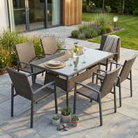 Ensemble de salle à manger de jardin en rotin PE, 7 pièces, 6 chaises avec table rectangulaire en verre pour usage extérieur dans la cour ou le jardin