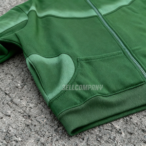 ชุดสเวตสูทผู้ชายแบบแพทช์เวิร์ค – เสื้อฮู้ดสีเขียวแบบมีซิปและกางเกงสเวตแพนท์ - Product Image 3