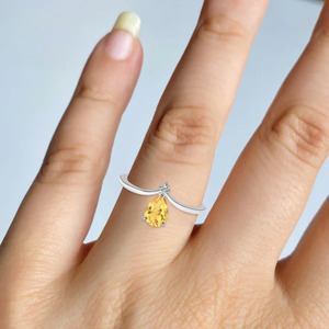 Bague de fiançailles Rhaya Jewels pour femme, classique, tendance, élégante, plaquée rhodium, en argent sterling 925, avec pierre précieuse citrine taille poire - Product Image 3
