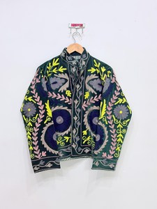 Chaqueta de Invierno Unisex Hecha a Mano con Terciopelo de Algodón y Bordado Suzani, Estilo Bohemio Hippie Indio, Abrigo Étnico para Compradores al por Mayor - Product Image 6