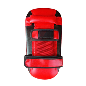 Cible de frappe en cuir PU rouge et noir pour arts martiaux, équipement d'entraînement de boxe thaï, avec doublure en maille, durable, unisexe - Product Image 2