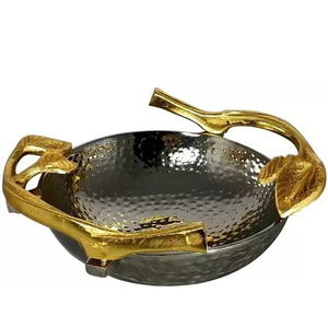 Plateau de service décoratif moderne en fer avec poignée florale artistique pour la maison, l'hôtel et les événements - Product Image 2