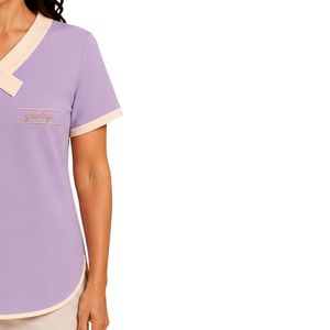 Camiseta de Manga Corta con Cuello en V Asimétrico para Mujer, Color Lila, con Detalle de Botones en Contraste Crema, Logotipo Personalizado, Ropa Casual al por Mayor - Product Image 4