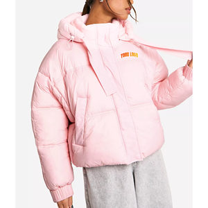 Chaqueta acolchada de invierno para mujer, impermeable, de punto, rellena de poliéster, con capucha, abertura lateral y dobladillo elástico curvo - Product Image 4