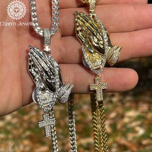 จี้ Charm_Jewells เงินแท้ 925 ประดับเพชรทรงบริลเลียนท์คัท โมอิสซาไนต์รูปมืออธิษฐาน จี้รูปกางเขน ชุบทอง 18K  จี้ศาสนาสำหรับทุกเพศ - Product Image 4