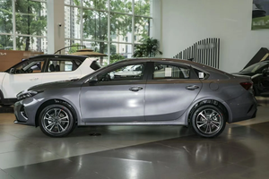 K3 Edición Comfort, Vehículo Usado, Gasolina, 4 Puertas, 5 Asientos, Sedán, Modelo 2022, Automático, Euro IV - Product Image 5